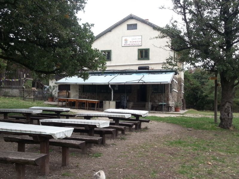 Tov&aacute;bbi k&eacute;pek